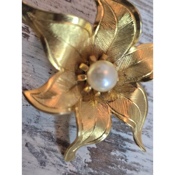 Vintage Gold Tone Brooch 4pc Lot Floral Leaf Pearl Rhinestone Starburst Pin #265 - Picture 10 of 13